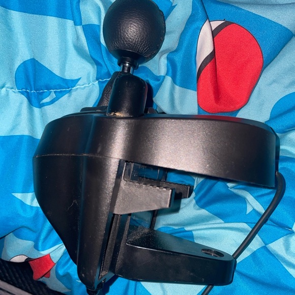 Logitech G29 Steering wheel w/ gear shifter and pedals - Picture 6 of 7